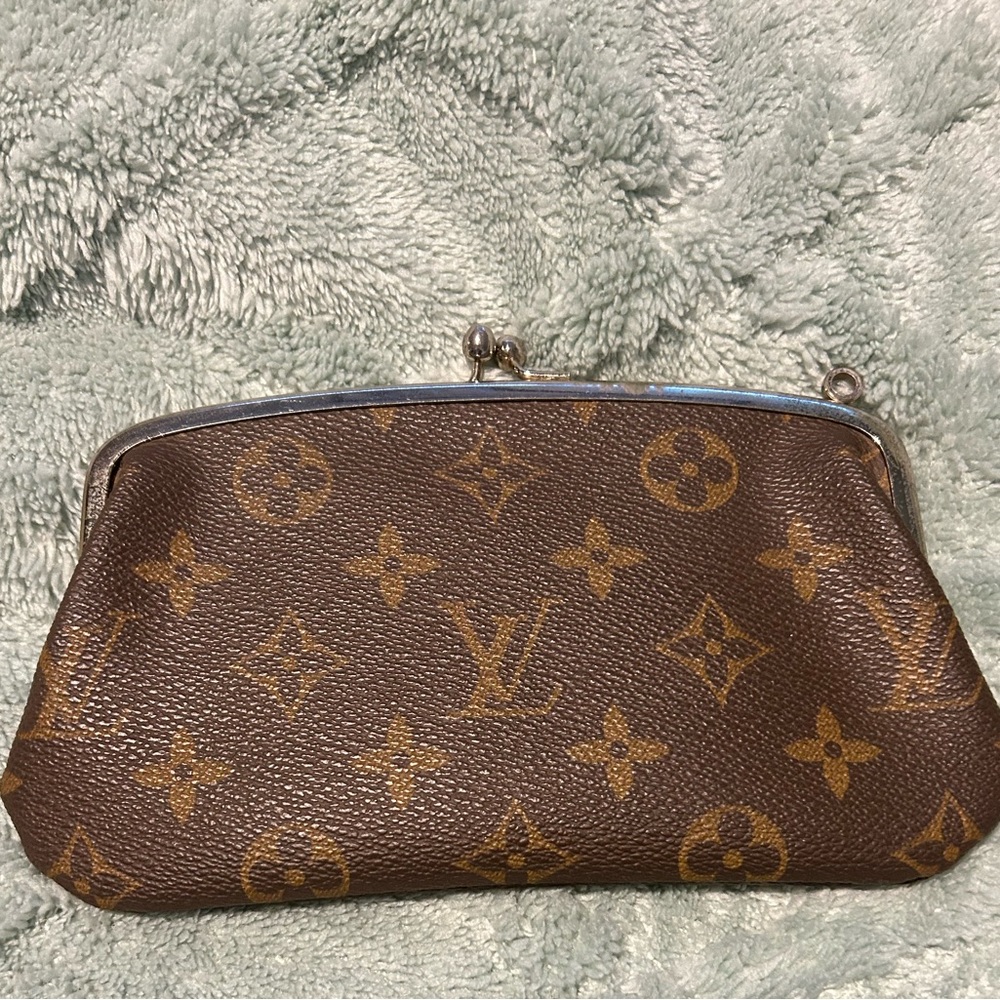Vintage Louis Vuitton Monogram canvas kiss-lock